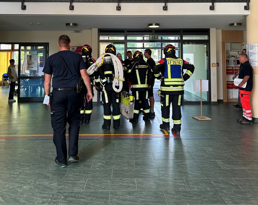 170926 Feuerwehr mit Beobachter